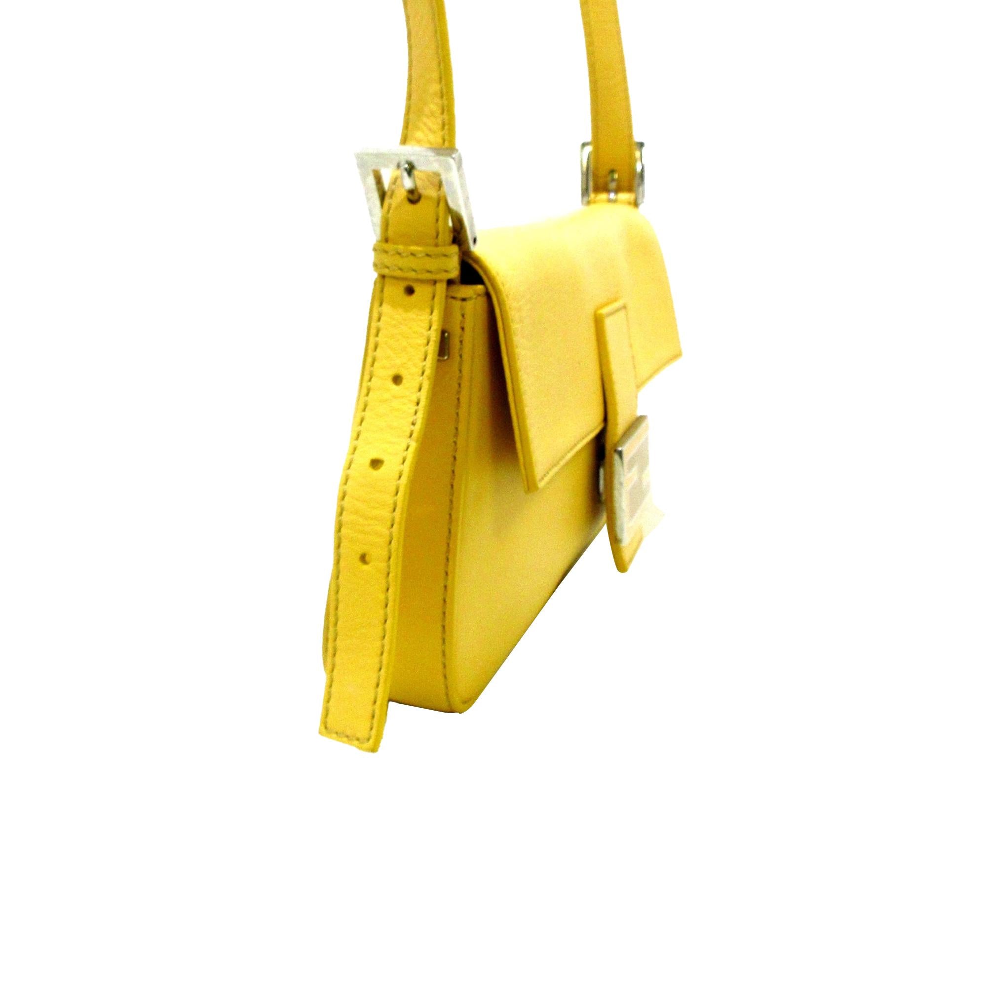 Fendi Leather Baguette with Interchangeable Strap (SHG-ewzoUI) – Kilta Bags